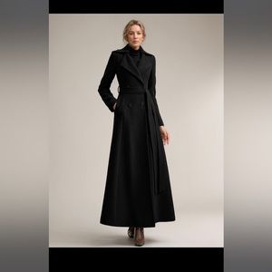 Woolen long coat.
